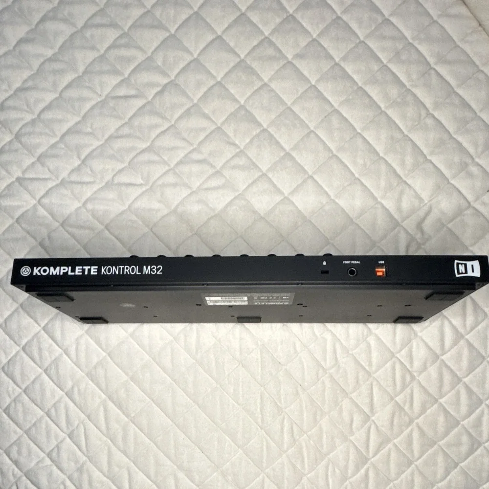 Native Instruments Komplete Kontrol M32 32-Key USB MIDI, Encoders
